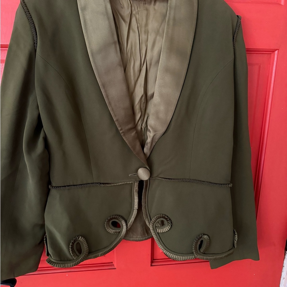 Impressions Green Blazer with Classic Lapel and Tailored Fit